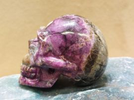 Stichtiet met serpentijn human skull, Australië