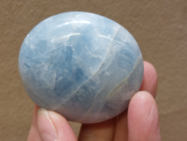 Blauwe calciet handsteen