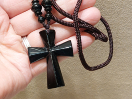 Ketting met zwarte obsidiaan kruis