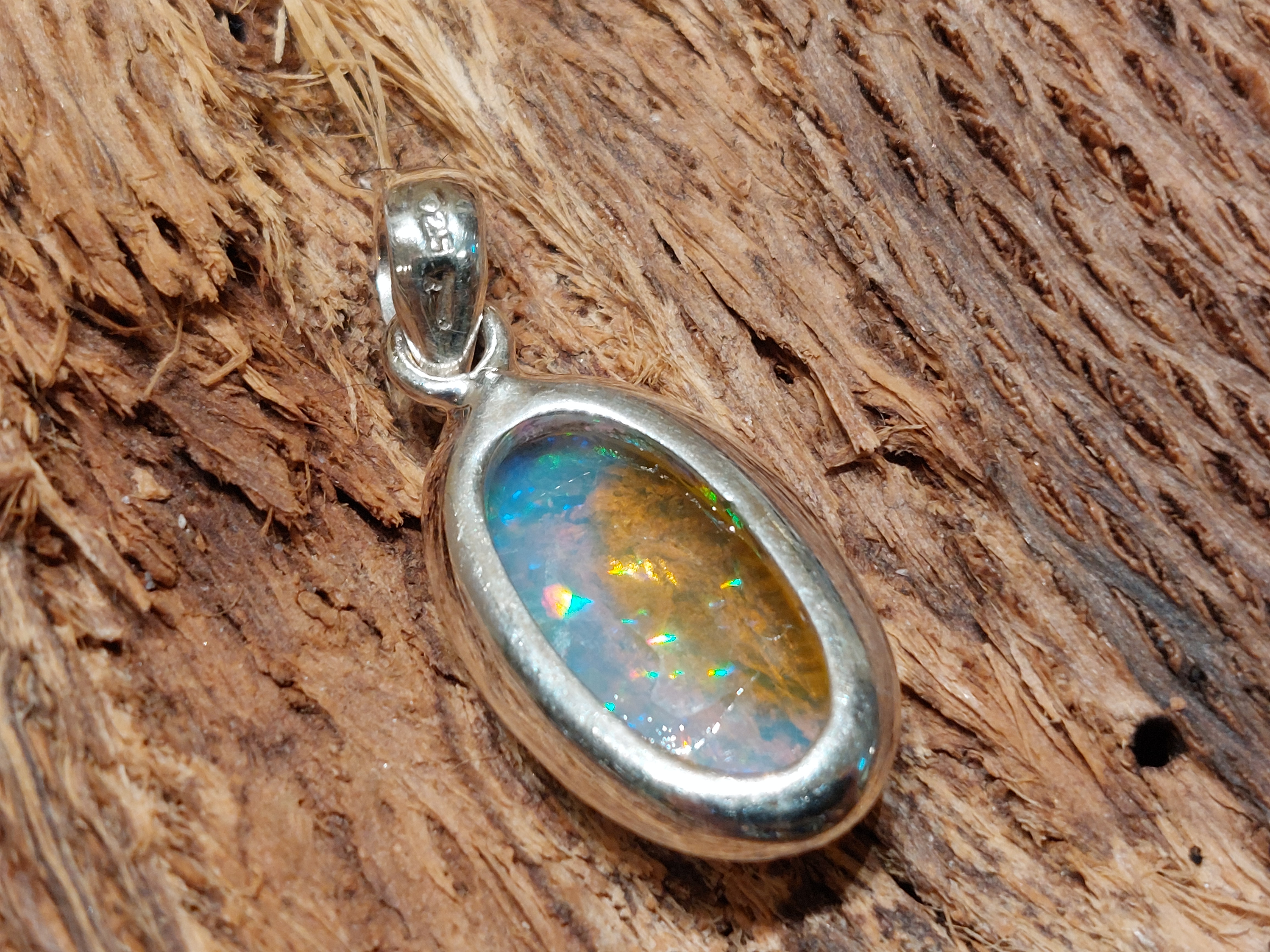 Ethiopisch of welo opaal hanger in zilver