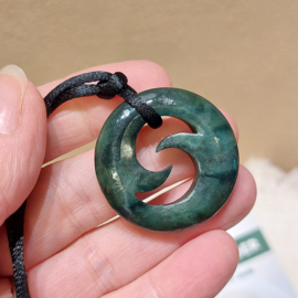 Nefriet jade Maori hanger