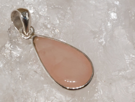 Rozenkwarts hanger in zilver