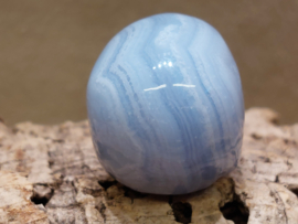 Blauwe chalcedoon of blue lace agaat human skull