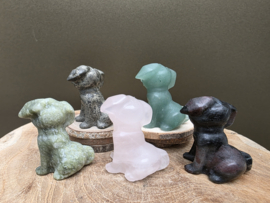 Hond van diverse steensoorten