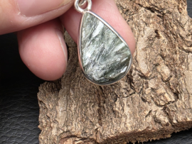Serafiniet hanger in zilver ruw