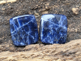 Sodaliet cabochons set van 2