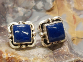 Lapis lazuli oorbellen in zilver