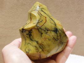 Groene opaal sculptuur/vlam