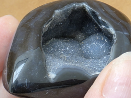 Zwarte agaat ei met geode