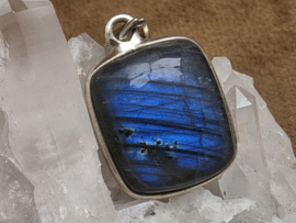 Labradoriet hanger in zilver