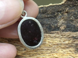 Granaat hanger in zilver