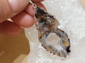 Agaat geode hanger in kneedbaar zilver