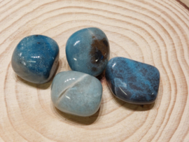 Blauwe paraiba kwarts knuffelsteen
