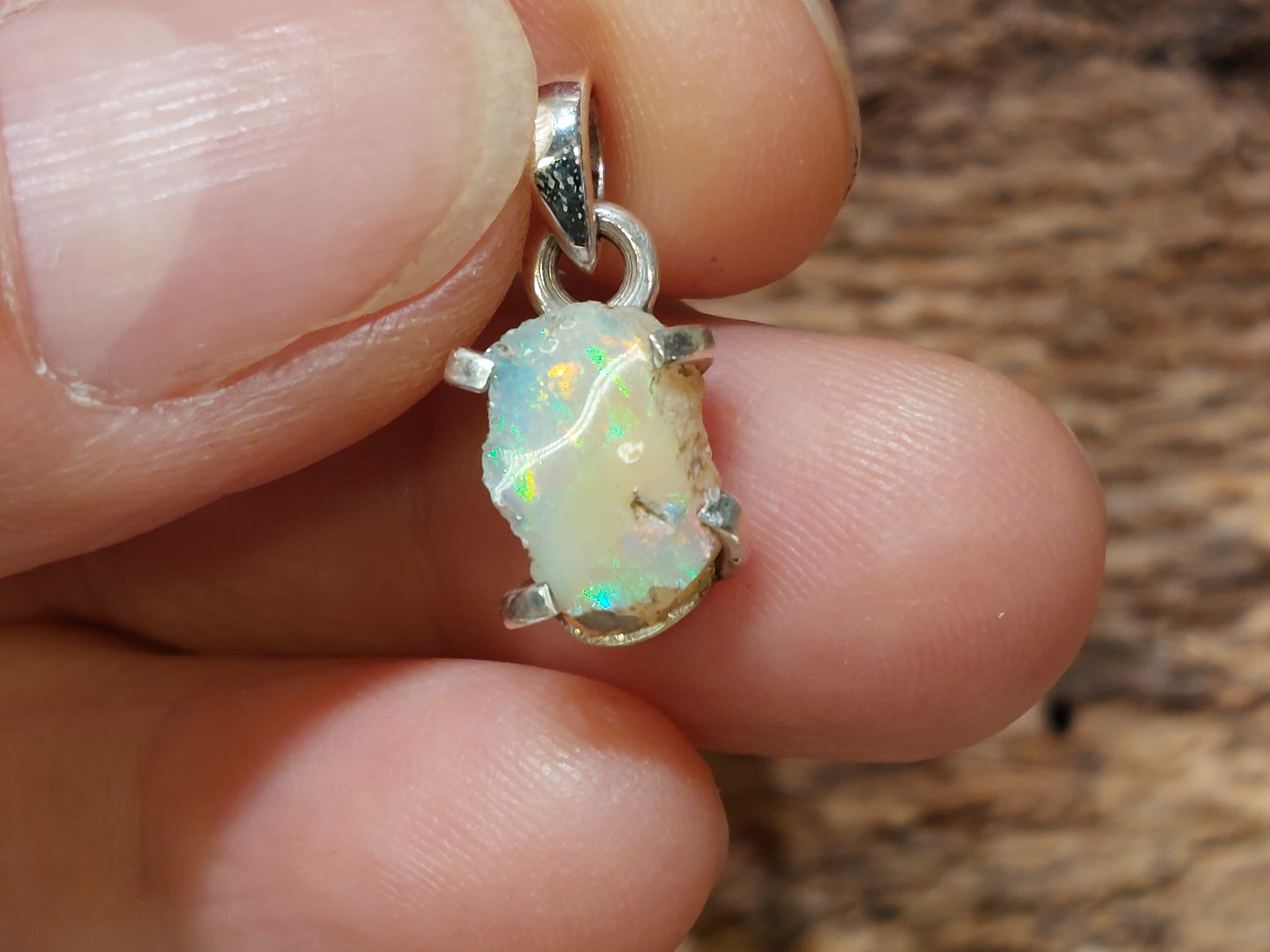 Ethiopisch of welo opaal hanger in zilver ruw