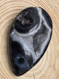 Zwarte agaat ei met geode