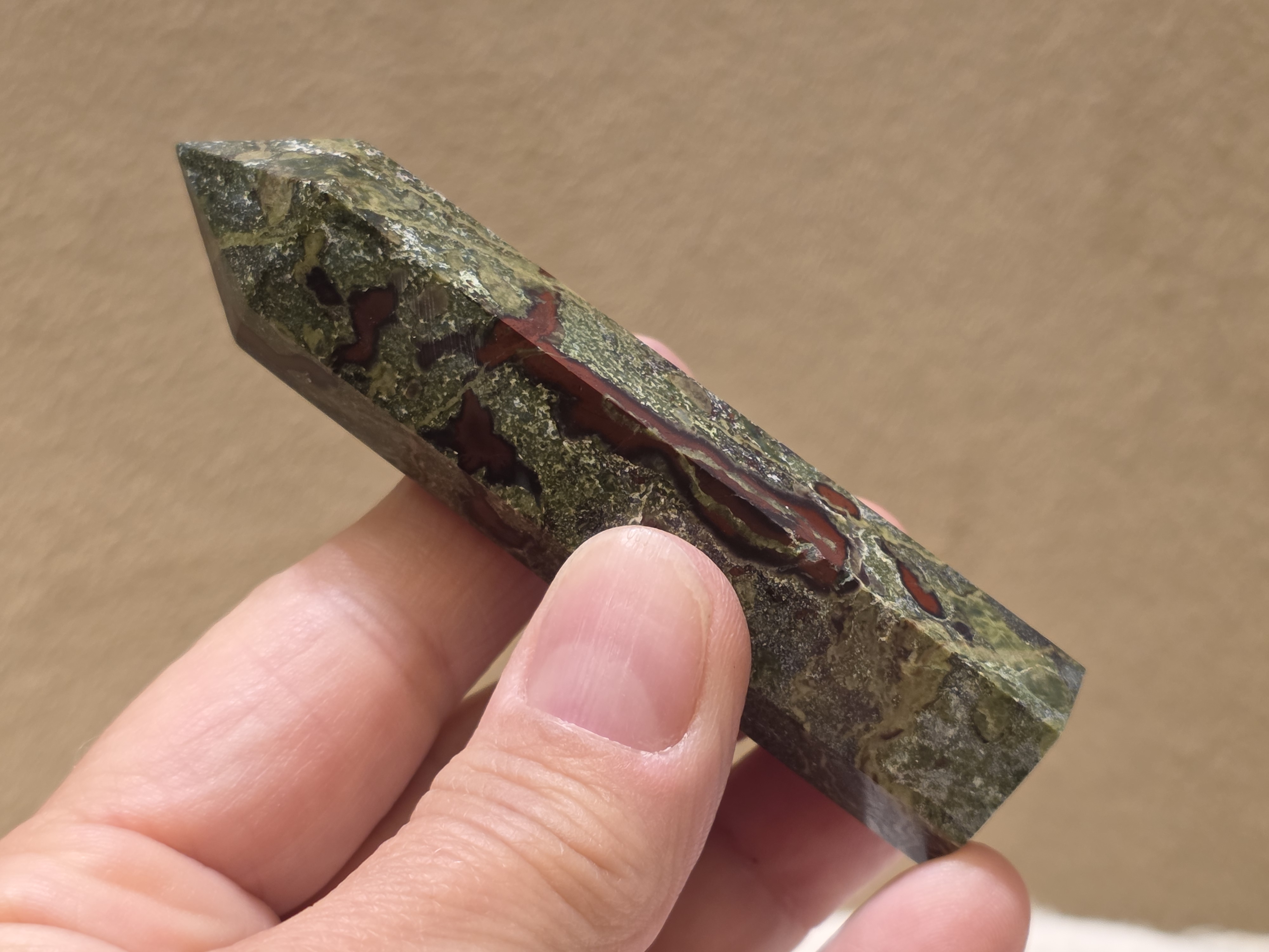 Drakenbloed jaspis punt