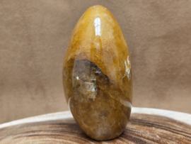 Golden healer sculptuur