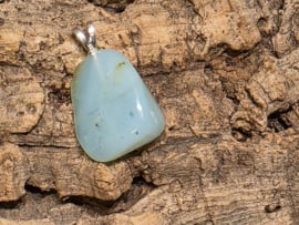 Blauwe andesopaal hanger met zilveren oogje
