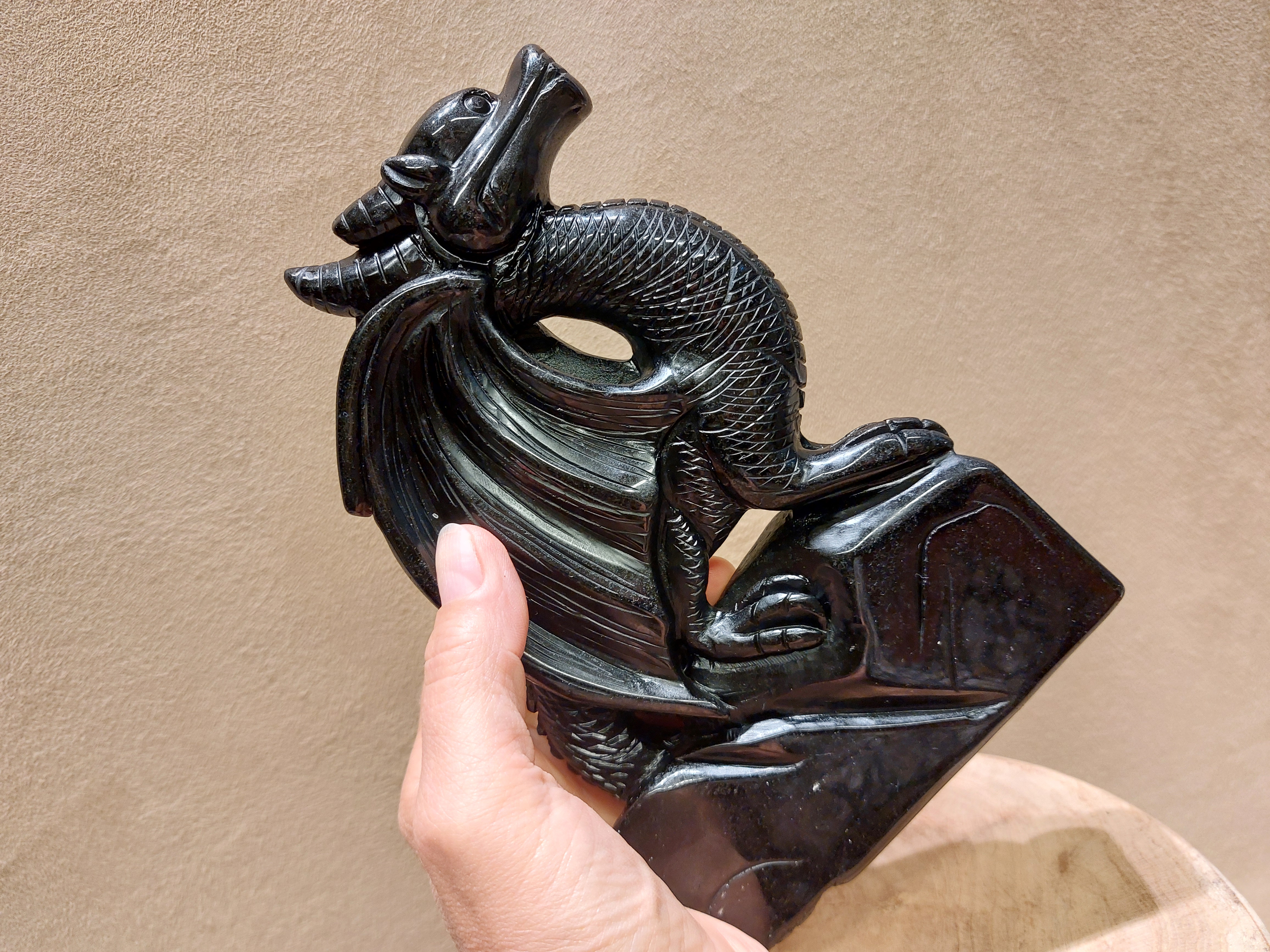 Zwarte obsidiaan draak full body