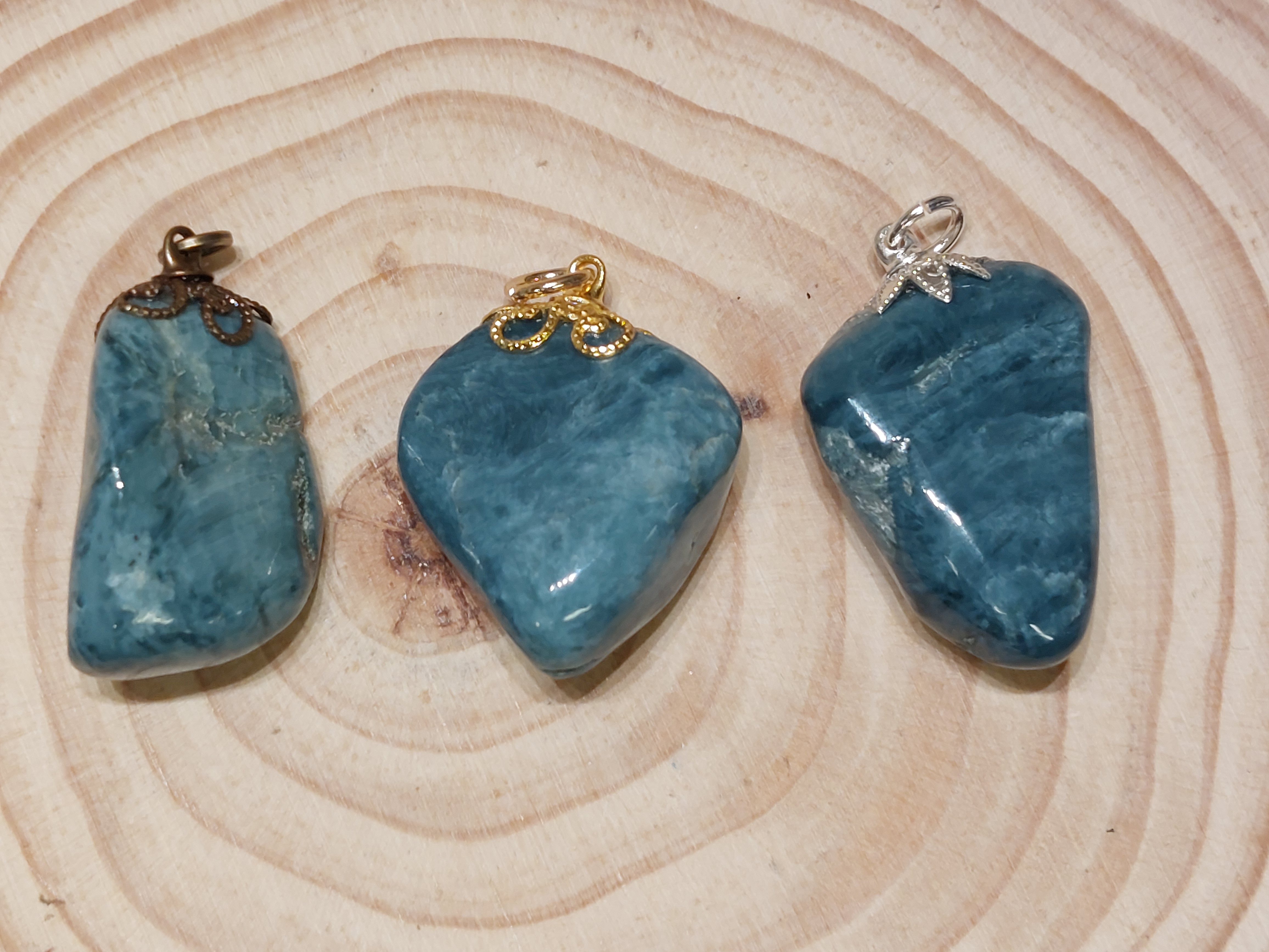 Blauwe jade hanger