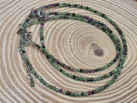 Robijn in zoisiet setje, armband met ketting
