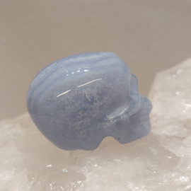 Blauwe chalcedoon of blue lace agaat human skull