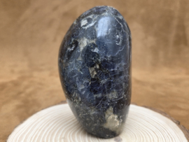 Ioliet sculptuur halfgepolijst