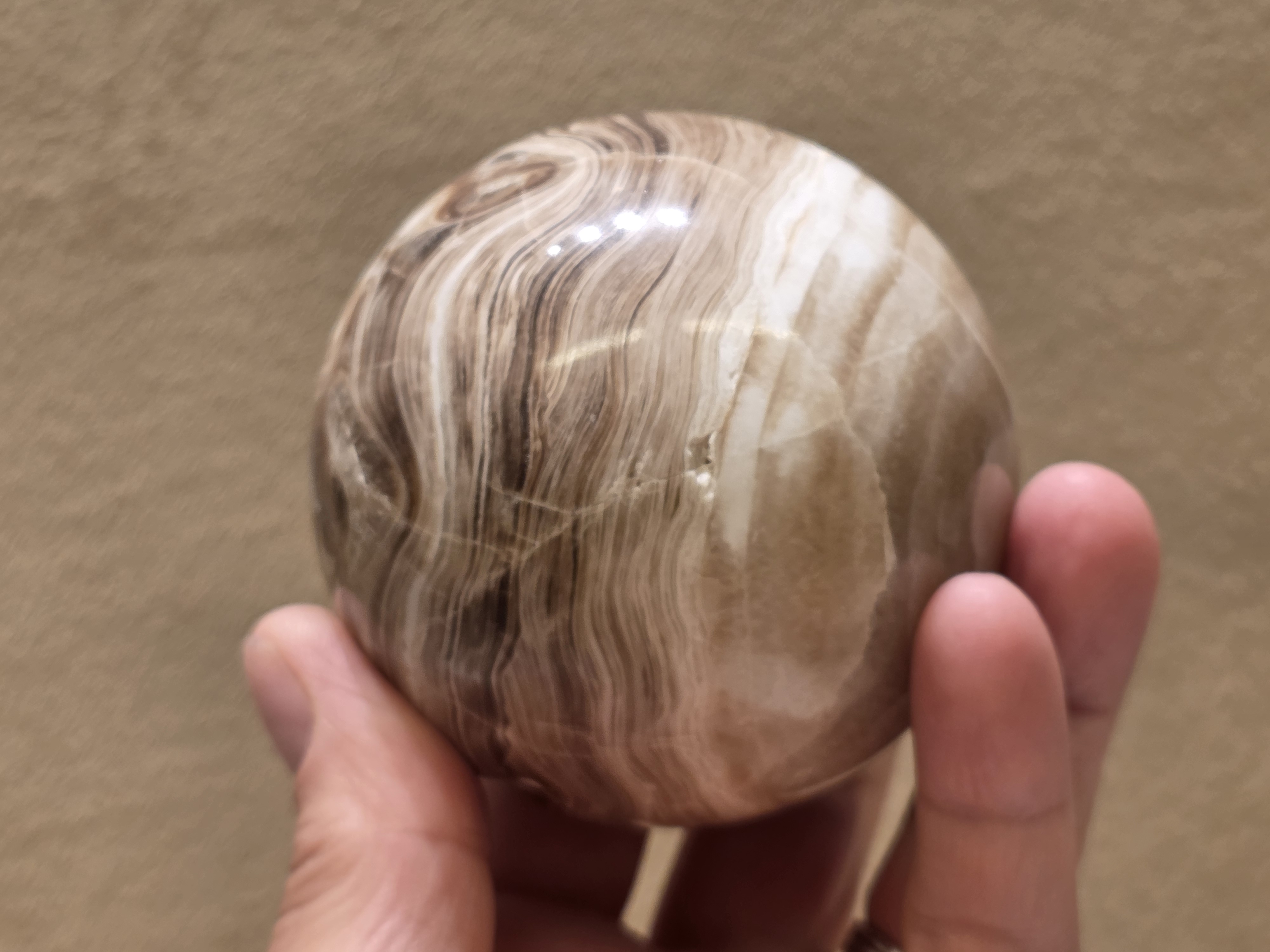 Chocolade calciet/aragoniet bol