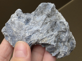 Kyaniet ruw cluster
