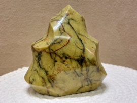 Groene opaal sculptuur/vlam