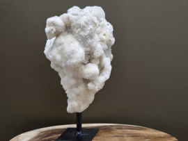 Spirit chalcedoon cluster op standaard uit Indonesië