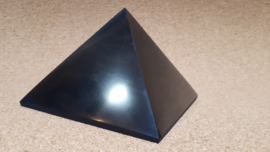 Shungit piramide 10cm