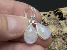 Regenboog maansteen oorbellen in zilver