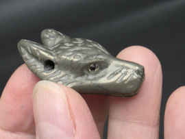 Pyriet wolf hanger doorboord