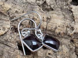 Granaat oorbellen in zilver