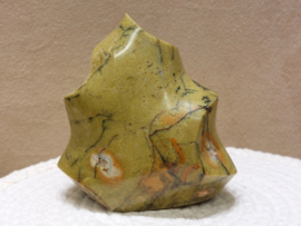 Groene opaal sculptuur/vlam