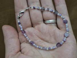 Amethist, regenboog maansteen en charoiet armband met slotje