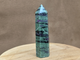 Robijn in zoisiet punt