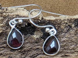 Granaat oorbellen in zilver