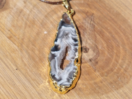 Agaat geode hanger in kneedbaar goud