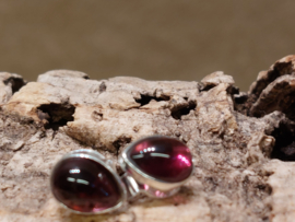 Granaat oorbellen in zilver