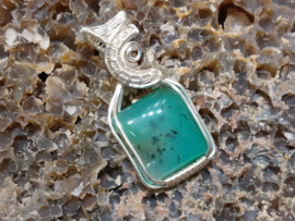 Chrysopraas in silverfilled draad, gewrapped door Karin Keur