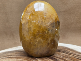 Golden healer sculptuur