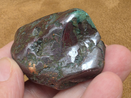 Cupriet met chrysocolla knuffelsteen, Afrika