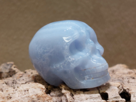 Blauwe chalcedoon of blue lace agaat human skull