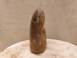 Golden healer sculptuur half gepolijst