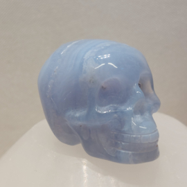 Blauwe chalcedoon of blue lace agaat human skull