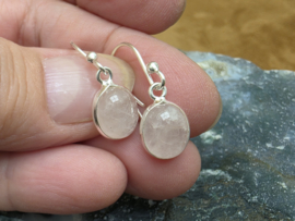 Rozenkwarts oorbellen in zilver