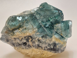 Fluoriet cluster uit Madagaskar, UV gevoelig