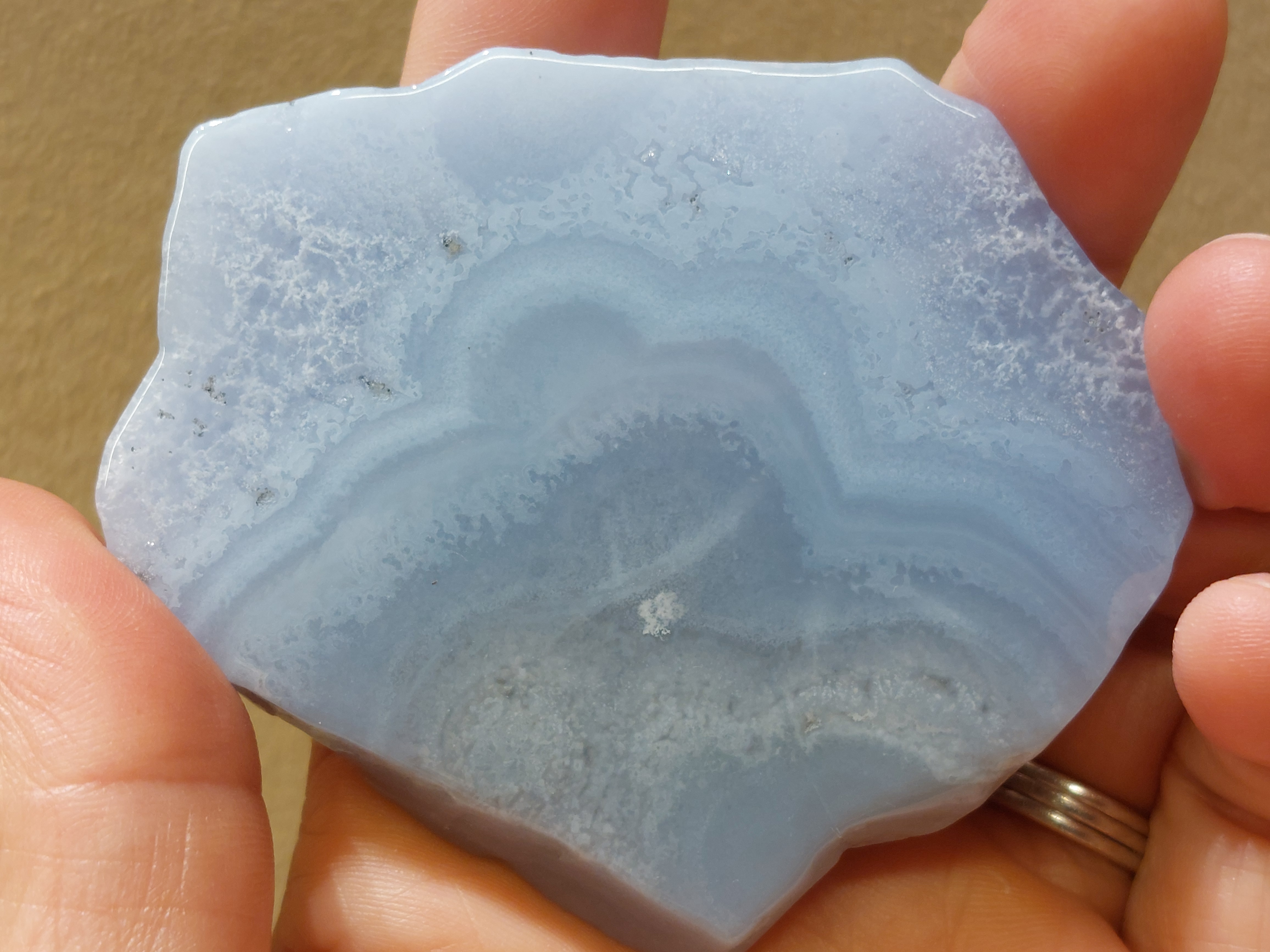 Blauwe chalcedoon/ blue lace agaat schijf